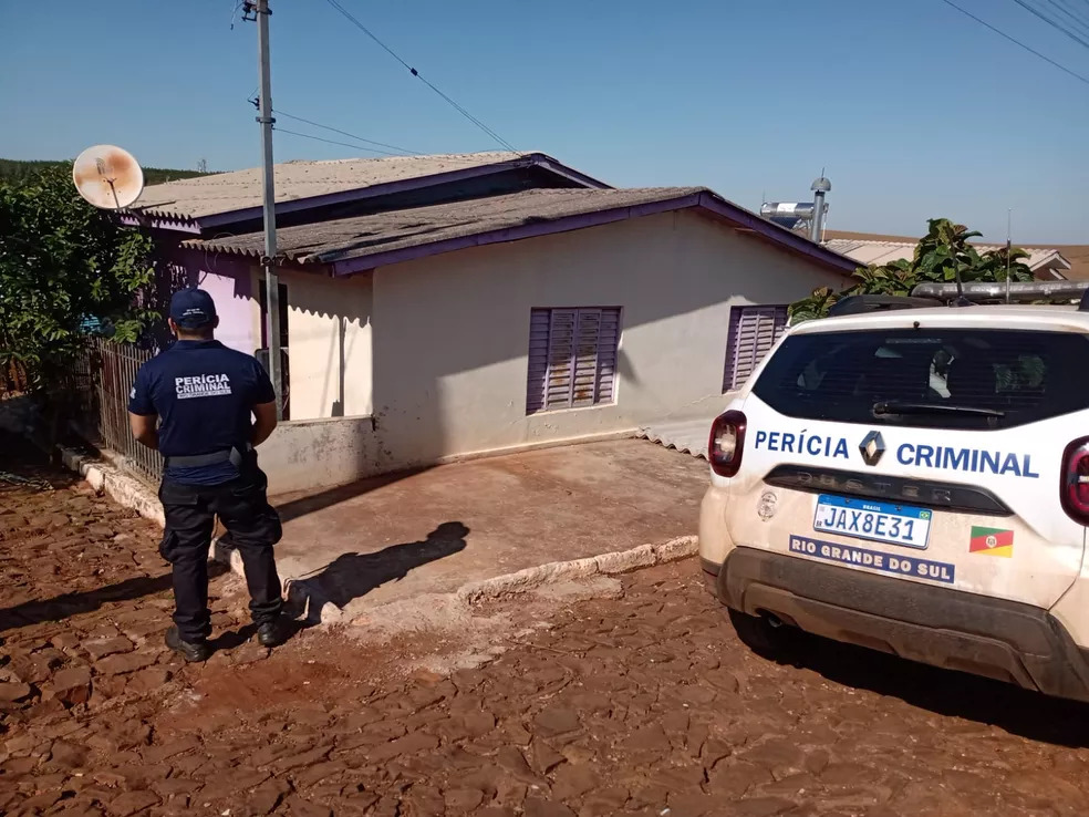 Perícia foi chamada para verificar local da ocorrência em Pejuçara (Foto: Jeferson Oliveira/IGP)