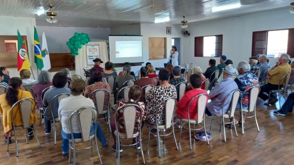 Idosos estiveram reunidos na última quarta-feira (Foto: Divulgação)