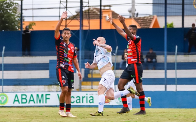 Jogo entre Glória e Tupi foi disputado na tarde do sábado (28/5) em Vacaria (Foto: Lenita Maraschin | GE Glória)
