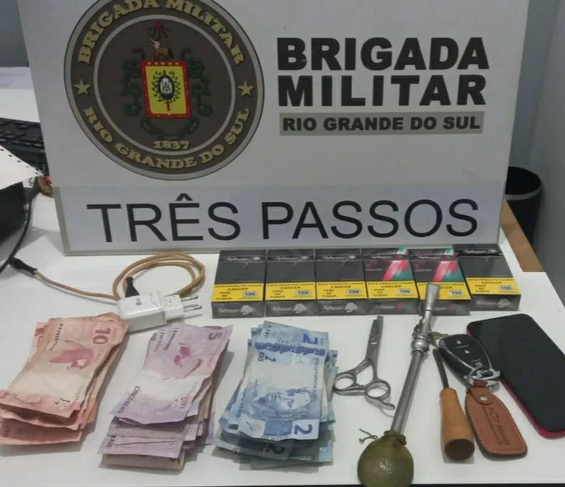 Materiais encontrados de posse do indivíduo em abordagem na madrugada do sábado (28/5) (Foto: Divulgação | BM)