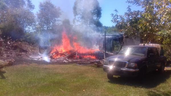 Residência ficou totalmente destruída pelas chamas (Foto: Divulgação/Brigada Militar)