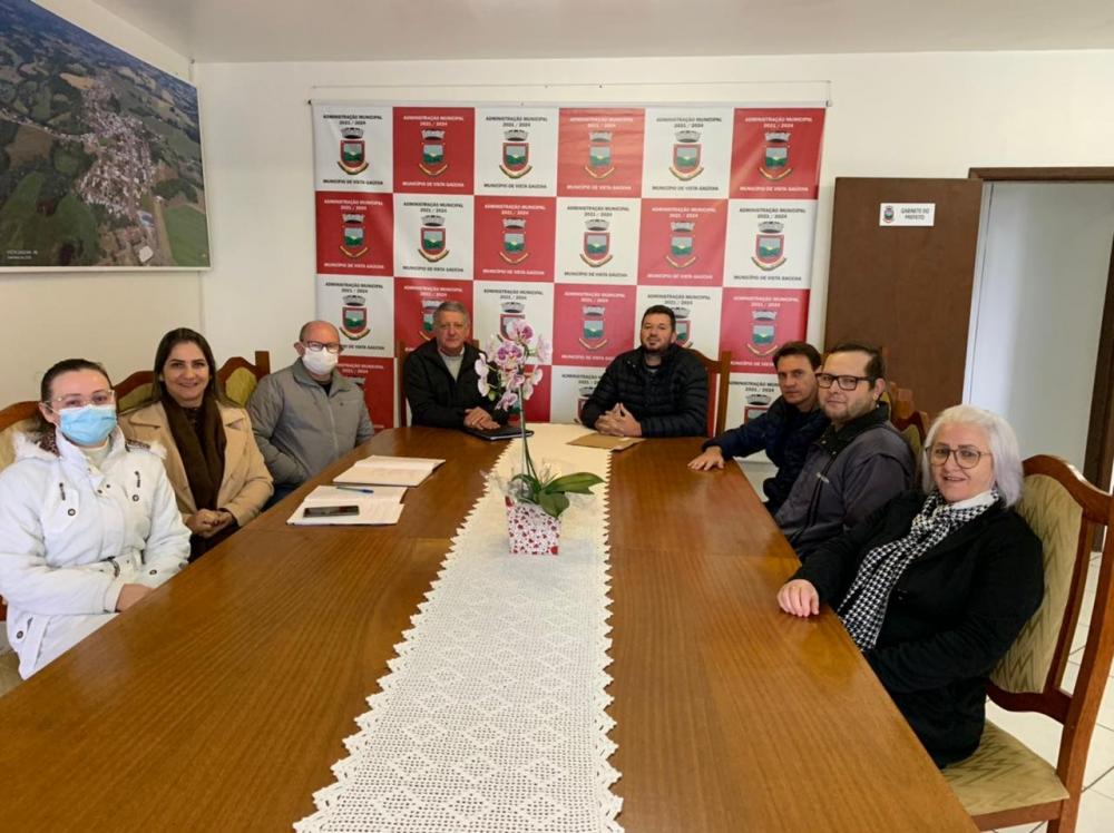 Encontro ocorreu no gabinete do prefeito de Vista Gaúcha (Foto: Divulgação)