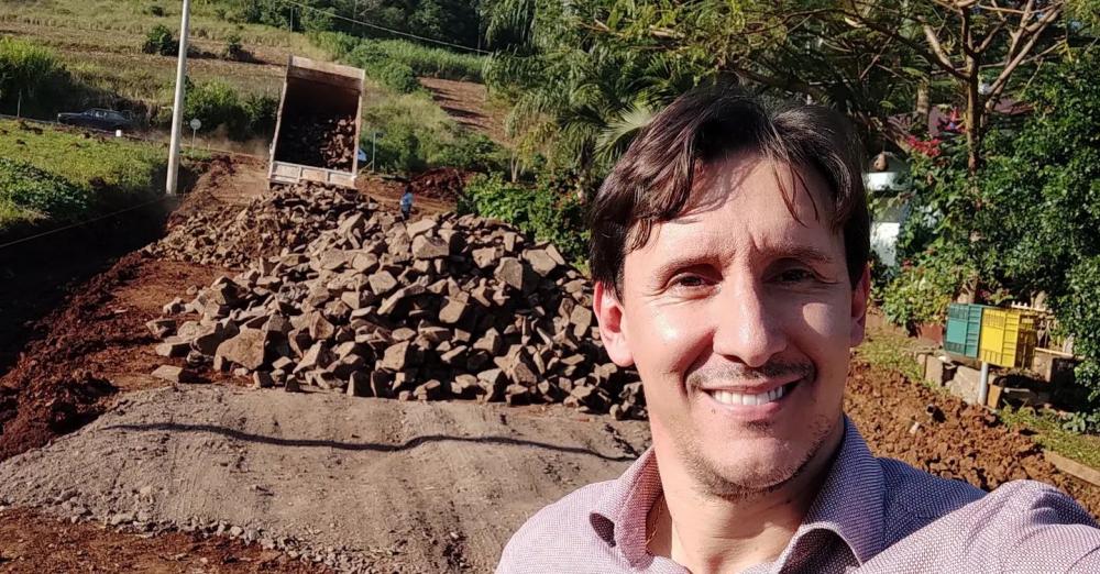 Prefeito Rodrigo tem acompanhado de perto as obras na cidade (Foto: Divulgação)