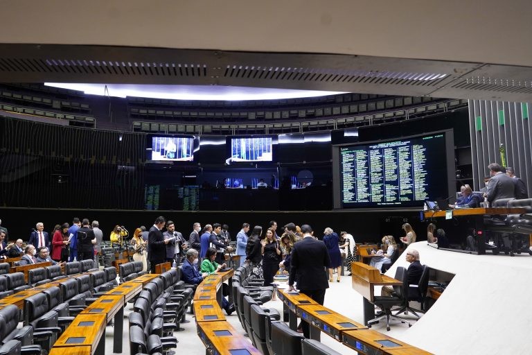 Deputados em sessão do Plenário - (Foto: Pablo Valadares/Câmara dos Deputados)