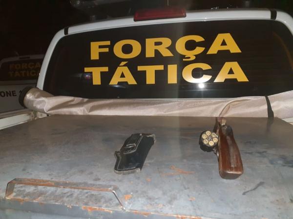 Conforme as informações repassadas, o indivíduo preso portava um revólver calibre 38 com seis munições (Foto: Divulgação/Brigada Militar)