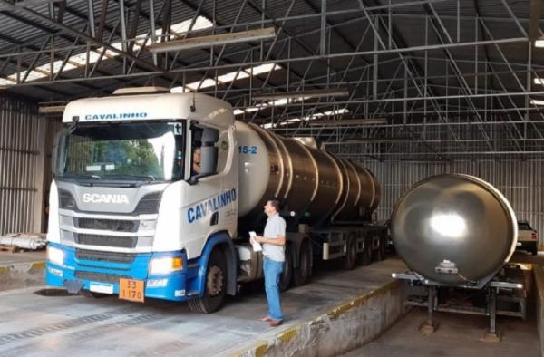 Álcool foi uma doação enviada ao Governo do Estado e envasado por uma empresa de Pelotas e outra de Santa Rosa (Foto: Divulgação/SES-RS)