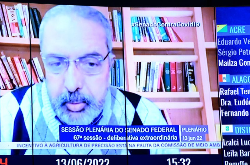 O senador Paulo Paim participa da sessão deliberativa de forma remota - Jefferson Rudy/Agência Senado