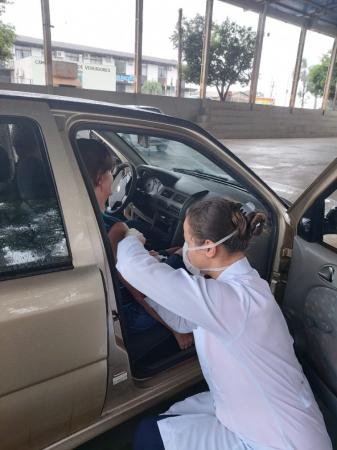 Trabalho efetuado junto à Praça do Imigrante imunizou cerca de 300 pessoas (Foto: Divulgação/ASCOM Tenente Portela)