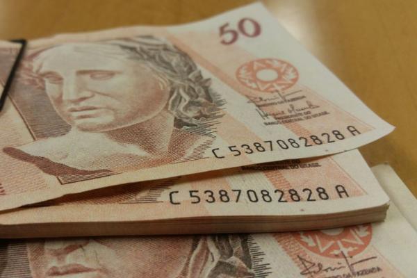 Pagamento do PIS é feito pela Caixa Econômica Federal, e do PASEP, pelo Banco do Brasil (Foto: Reprodução/Agência do Rádio)