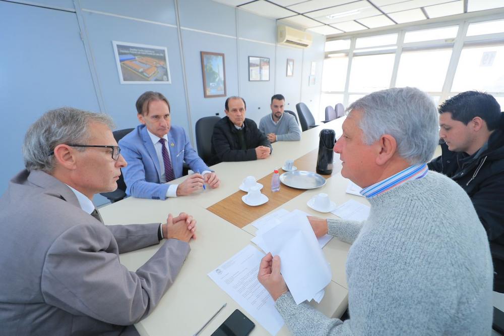 Claudemir José Locatelli e deputado Costela em reunião em Porto Alegre (Foto: Divulgação)