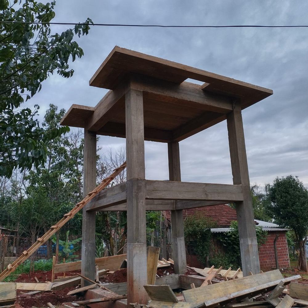 Base de concreto vai receber novo reservatório de água no Bairro Irapuá (Foto: Divulgação)