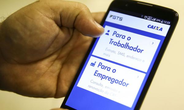O próprio aplicativo avaliará se o trabalhador cumpre os cerca de dez requisitos exigidos pela lei para o recebimento da renda básica (Foto: Reprodução/Agência Brasil)