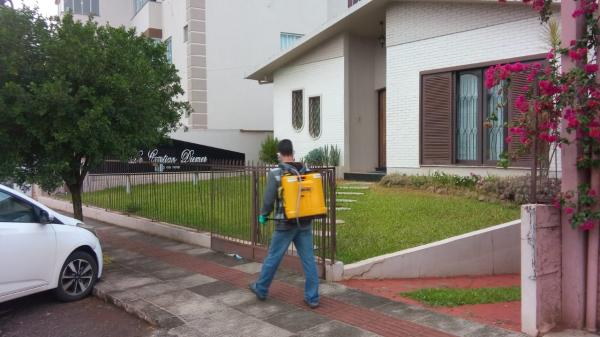 Três Passos tem realizado pulverização a cada três dias em locais de maior movimentação na cidade (Foto: Divulgação)