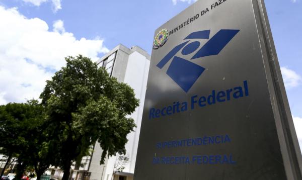 Crédito bancário para 87.066 contribuintes será realizado no dia 15 deste mês, totalizando mais de R$ 163 milhões (Foto: Marcelo Camargo/Agência Brasil)