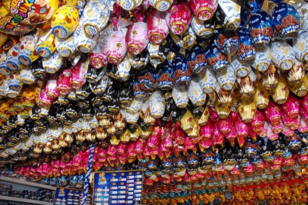 Estabelecimentos que vendam chocolates poderão estar abertos inclusive no feriado (Foto: Reporter MT)