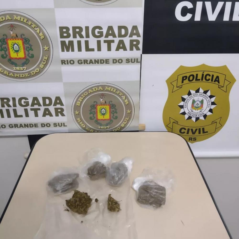 Com a mulher foram apreendidas 104,5 gramas de maconha (Foto: Divulgação | BM)
