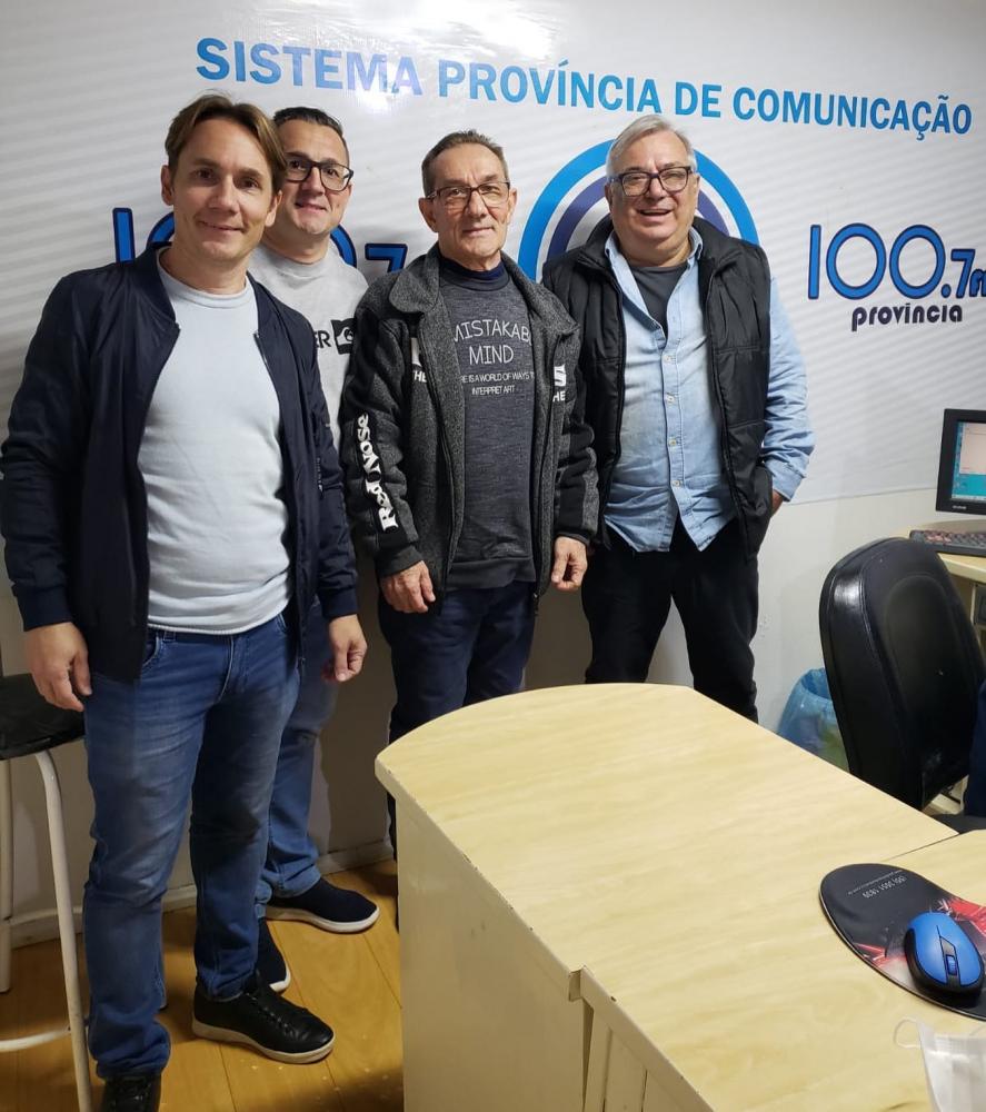  Dr. João Alberto Pretto, seus filhos Cristian e Alex e o Jornalista Jalmo Fornari (Foto: Soraia Fornari)