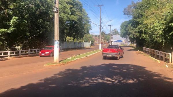 Ponte sobre o riacho Faxinal, situada na Avenida Presidente Vargas nas imediações do estádio municipal (Foto: Diones Roberto Becker)