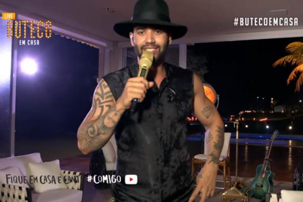 Gustavo Lima durante transmissão (Foto: Reprodução)