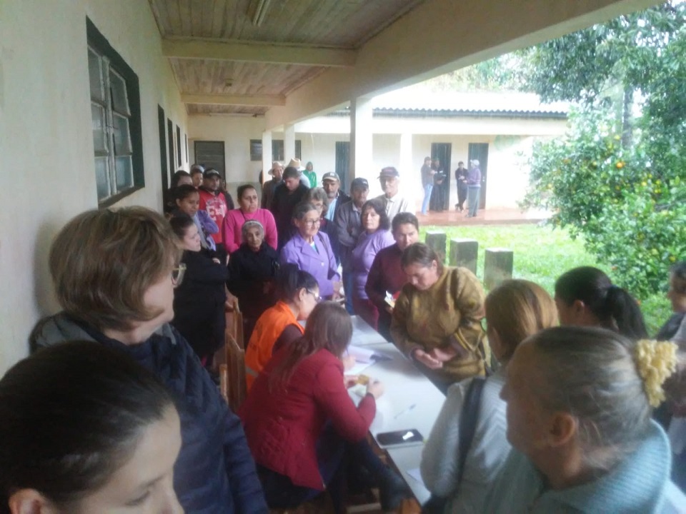 Ao todo, 500 famílias residentes na área rural e afetadas pela estiagem foram contempladas (Foto: Divulgação | ASCOM Coronel Bicaco)
