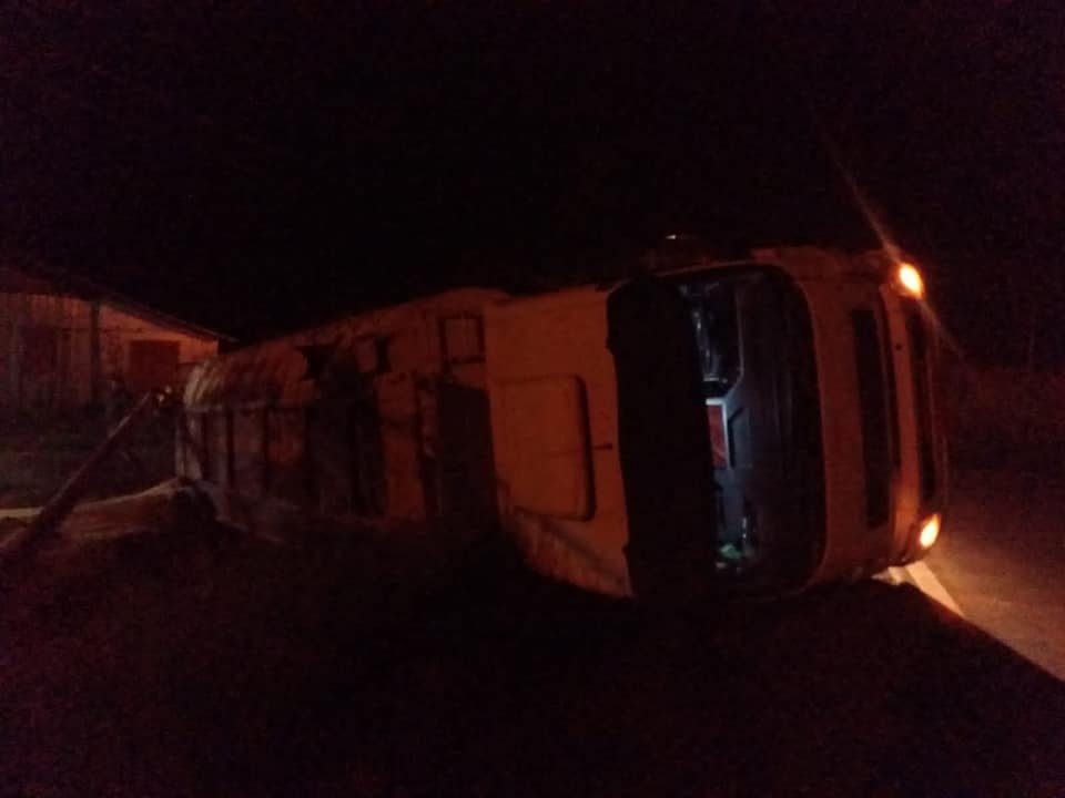Acidente de trânsito ocorreu por volta das 21 horas da quarta-feira (29/6) em Linha Turvo (Foto: Bruna Corrêa)