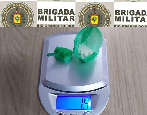 Invólucros contendo cocaína que foram apreendidos na tarde da quinta-feira (16/04) (Foto: Divulgação/Brigada Militar)