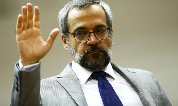 Ministro Abraham Weintraub confirmou a realização do ENEM neste ano durante live numa rede social (Foto: Marcelo Camargo/Agência Brasil)