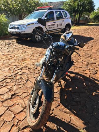 Motocicleta estava abandonada no setor da Pedra Lisa, na Terra Indígena do Guarita, em Tenente Portela (Foto: Divulgação/Brigada Militar)