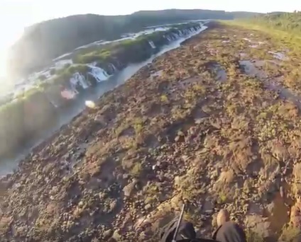 Baixo nível do rio altera o cenário do Salto do Yucumã