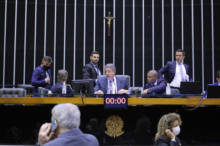 Arthur Lira (C) preside a sessão do Plenário - (Foto: Michel Jesus/Câmara dos Deputados)
