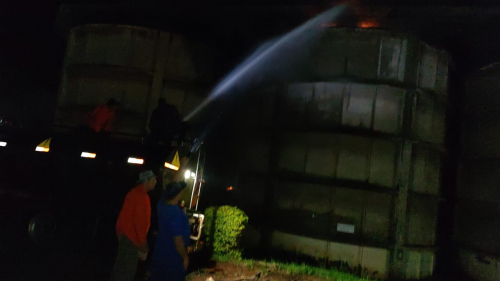 Incêndio foi controlado pouco antes das 8 horas da manhã (Foto: Guia Crissiumal)