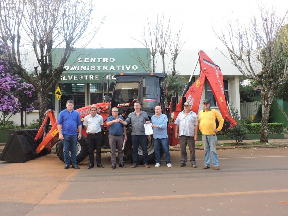 Ato de entrega foi realizado em frente ao Centro Administrativo (Foto: Divulgação | ASCOM Redentora)