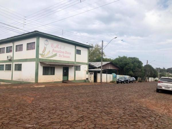 Pedetista afirma que a maioria das escolas não tem placas indicando estacionamento para veículos do transporte de alunos (Foto: Diones Roberto Becker)