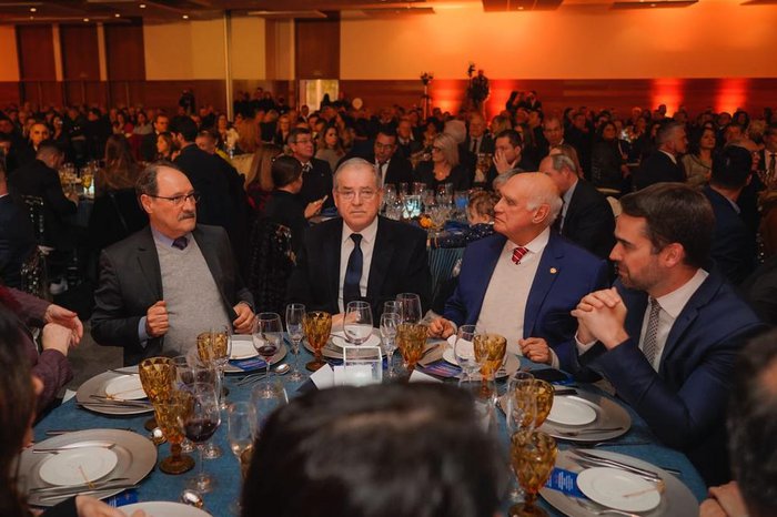 Sartori, Leite e Lasier sentaram em volta da mesma mesa (Foto: Divulgação)