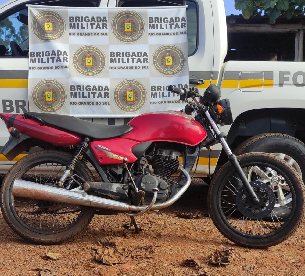 Moto foi apreendida e encaminhada à Delegacia da Polícia Civil de Tenente Portela (Foto: Divulgação | BM)