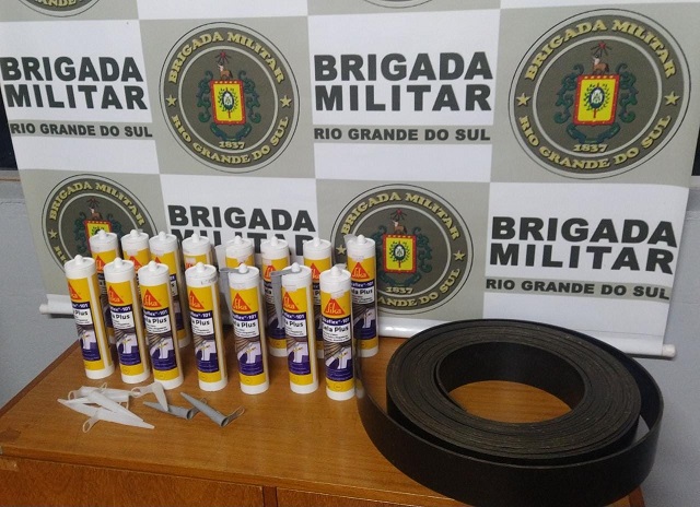 Foram recuperadas 15 unidades de cola de vedação e uma correia para transporte de grãos (Foto: Divulgação | BM)