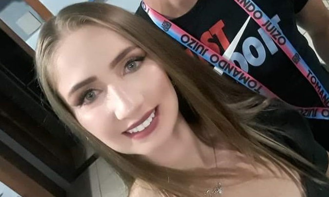 Vanessa Cristiane Kluge, de 25 anos, era passageira da motocicleta e morreu no local (Foto: Reprodução | Arquivo Pessoal)
