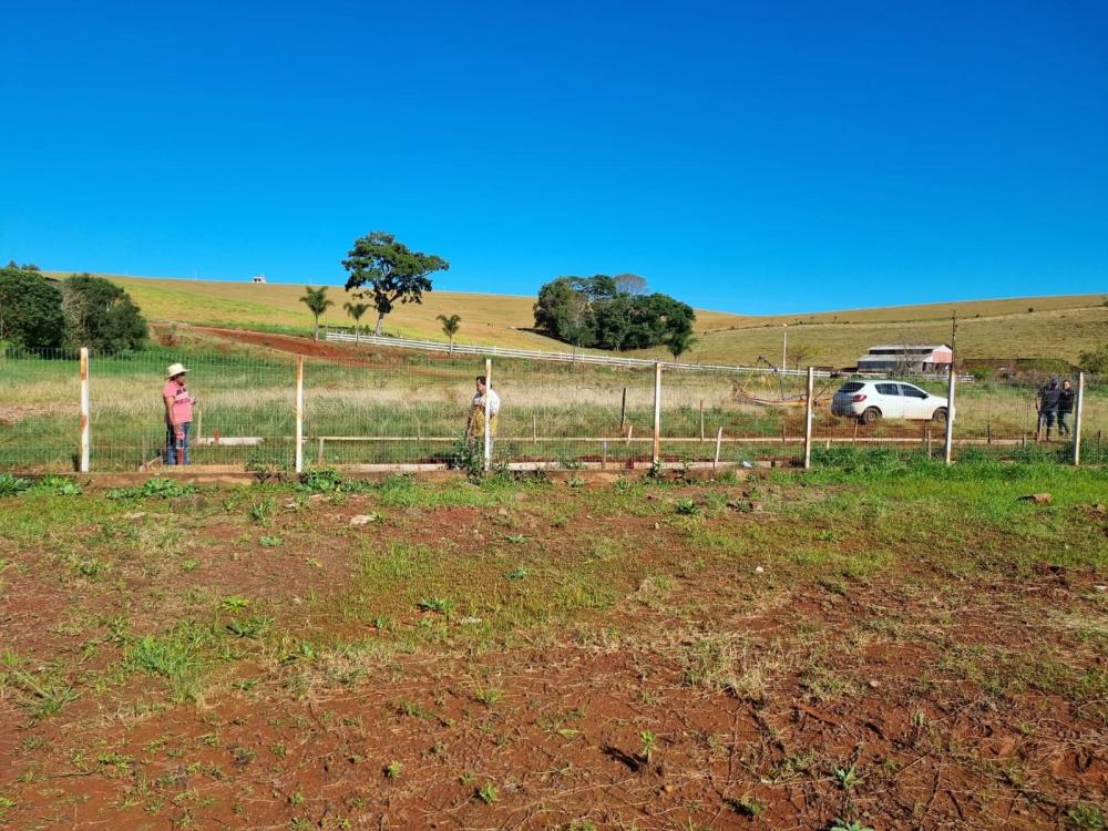 Campo será construído nos fundos da Escola Lenira (Foto: Rádio Planeta FM)