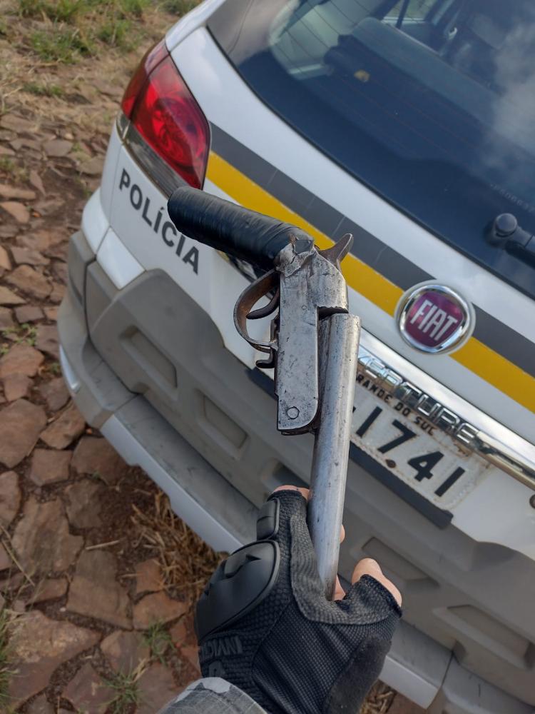 Ocorrência de porte ilegal de arma de fogo foi registrada na manhã da sexta-feira (29/7) (Foto: Divulgação | BM)