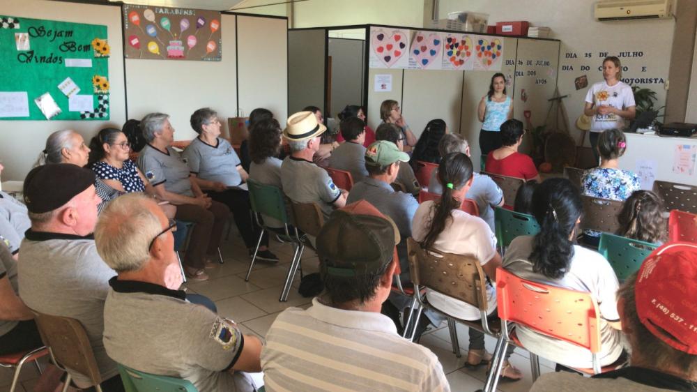 Encontro reunião diversos idosos do município (Foto: Divulgação)