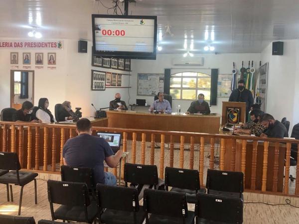 Parecer emitido pelo TCE-RS também recomendava a aprovação das contas do exercício de 2017 (Foto: Diones Roberto Becker)