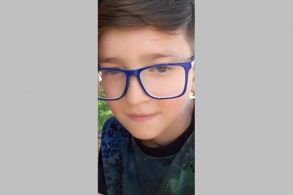 Se você viu ou tem informações sobre o paredeiro desse menino, entre em contato com pelos telefones na matéria (Foto: Arquivo Pessoal)