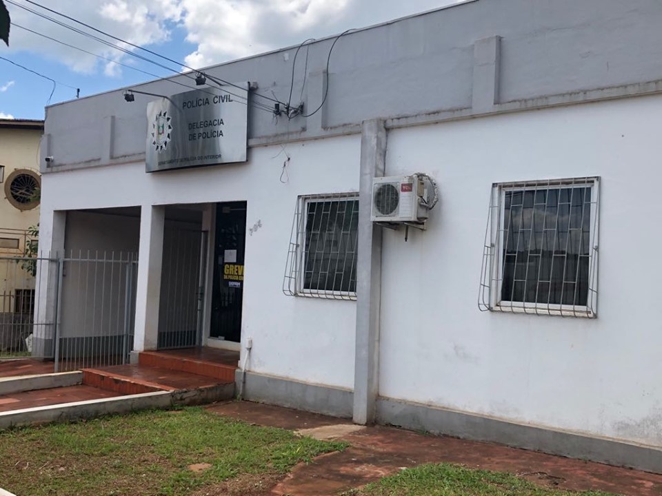 Homem de 35 anos foi apresentado na Delegacia da Polícia Civil para os trâmites legais (Foto: Diones Roberto Becker)