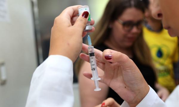 Em levantamento divulgado no início da semana passada, o ministério informou ter distribuído 63,2 milhões de doses da vacina (Foto: Erasmo Salomão/Agência Brasil)
