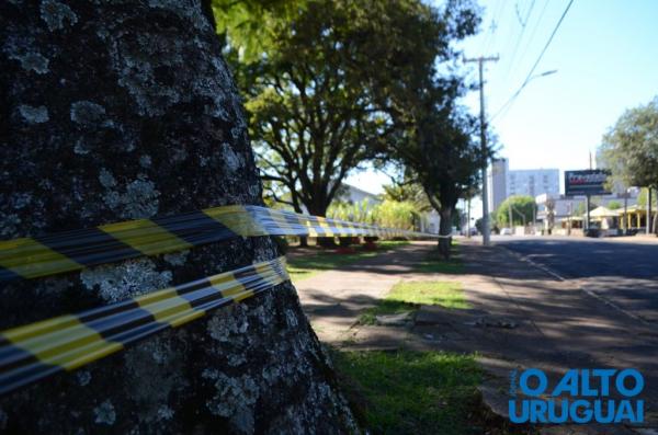 Fitas foram colocadas nos locais evitando o acesso das pessoas (Foto: João Victor Cassol/Jornal O Alto Uruguai)