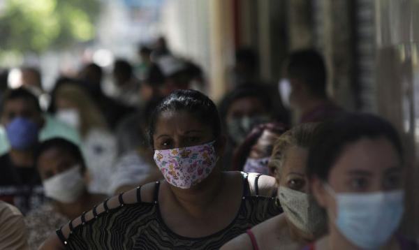 Ministério da Saúde lista os sintomas da doença gerada pelo vírus: tosse, febre, coriza, dor de garganta e dificuldades respiratórias (Foto: REUTERS/Ricardo Moraes)