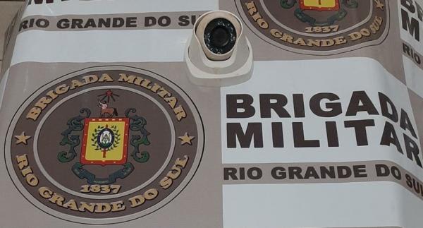 Câmera de vídeo monitoramento furtada de um armazém situado no interior de Três Passos (Foto: Divulgação/Brigada Militar)