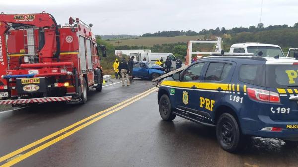 Acidente de trânsito ocorreu por volta das seis horas da sexta-feira (22/05), no Km 286 da BR 285 em Passo Fundo (Foto: Divulgação/PRF)