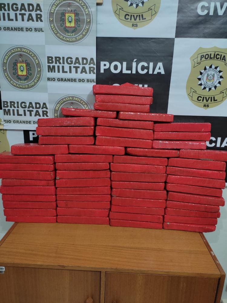 Tabletes da droga estavam em um veículo abordado na BR 468 (Foto: Divulgação | BM)