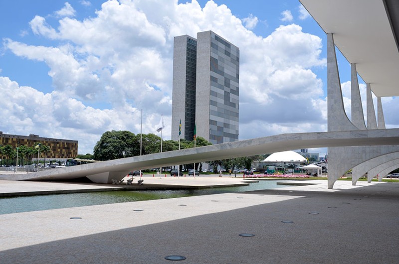 Fachada do Palácio do Planalto, com Congresso ao fundo: projeto da Lei Orçamentária será avaliado primeiro na CMO - Cléber Medeiros/Senado Federal